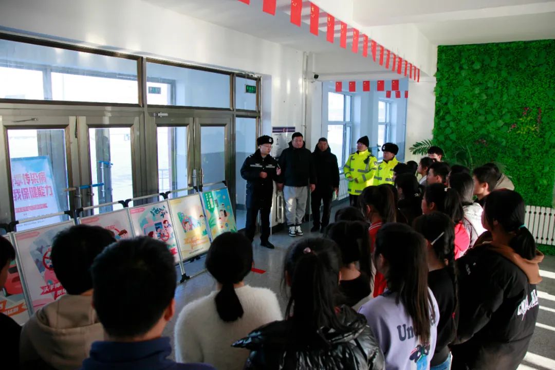 文明交通 你我同行 | 黑河交警扎緊校車安全關(guān)口 保障學(xué)生出行安全 圖片