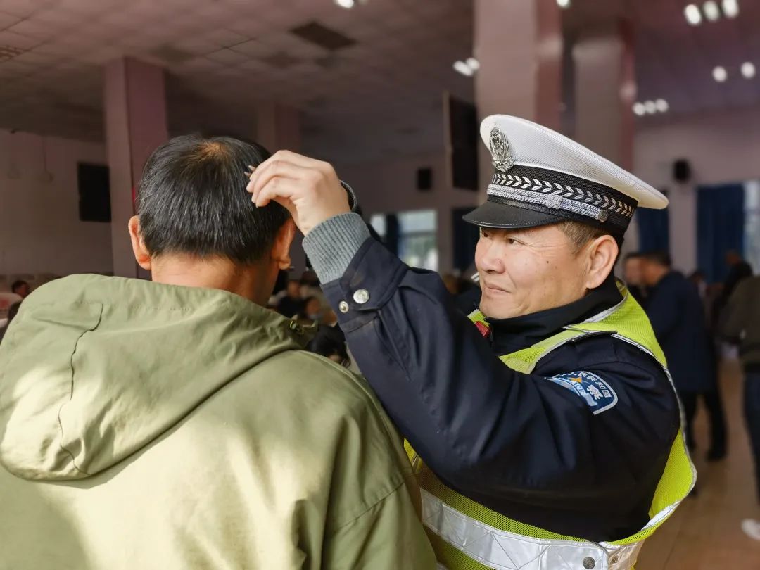 銅梁公安:嚴(yán)把校車“體檢關(guān)”全力護(hù)航上學(xué)路 圖片