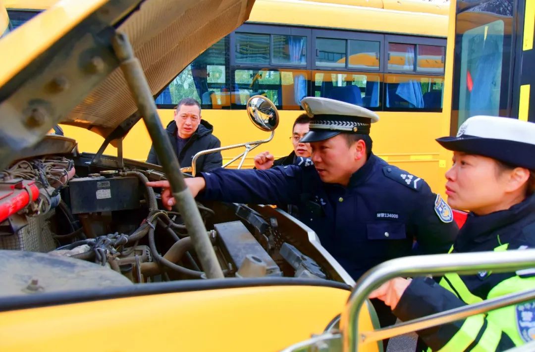 護航開學季 當涂公安擰緊校車“安全閥” 圖片
