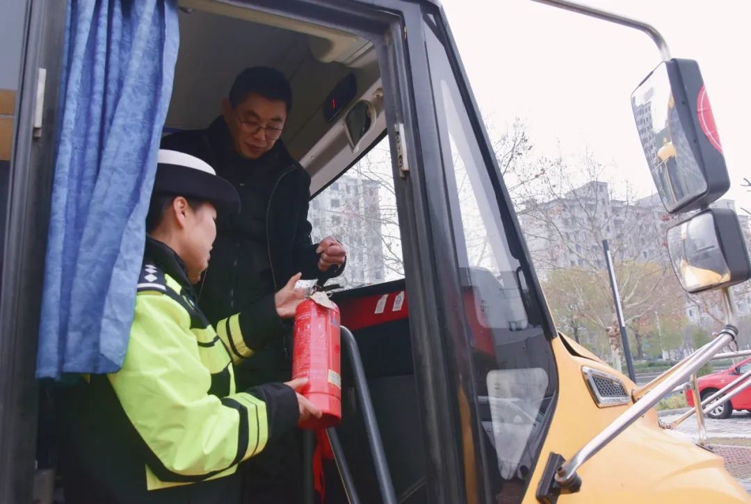 護航開學季 當涂公安擰緊校車“安全閥” 圖片