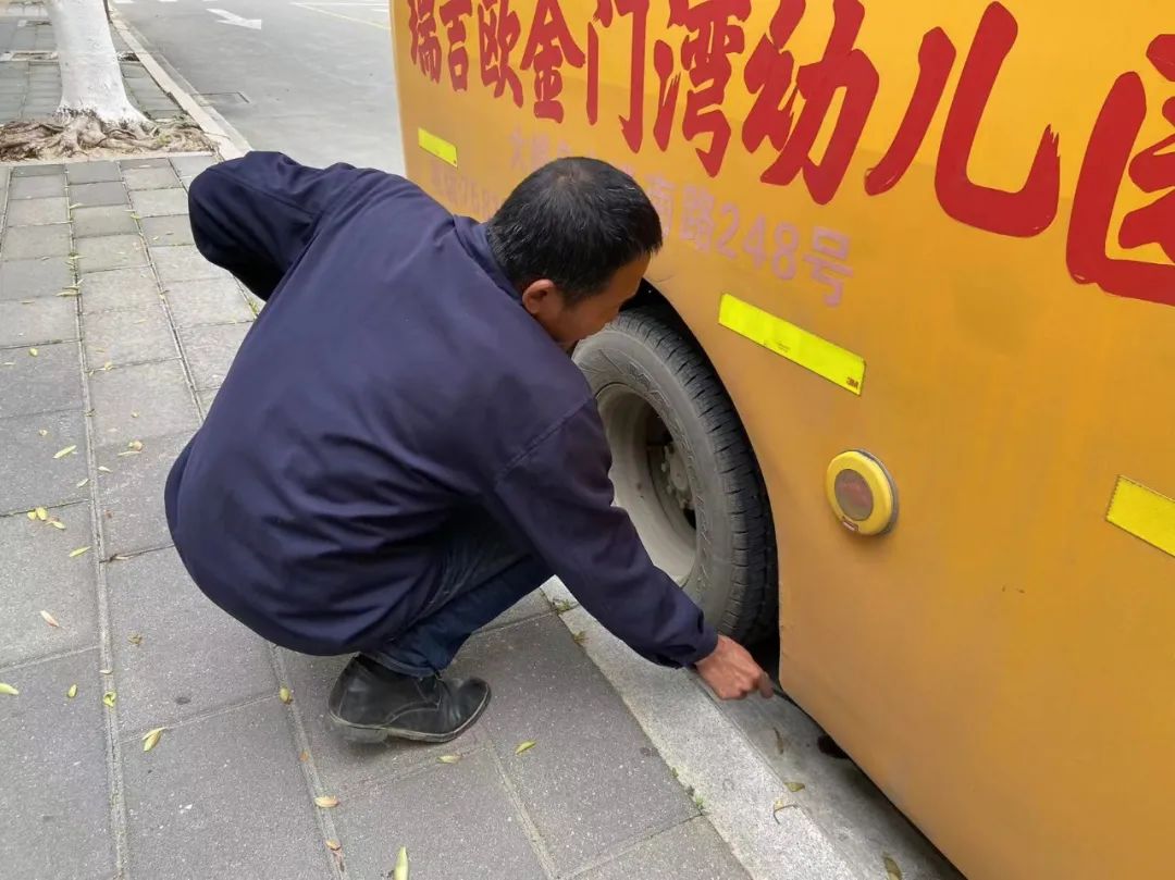 【安全童行】“為愛護航 校車安全伴我行”——金門灣幼兒園2024年校車應急逃生演練 【安全童行】“為愛護航 校車安全伴我行”——金門灣幼兒園2024年校車應急逃生演練