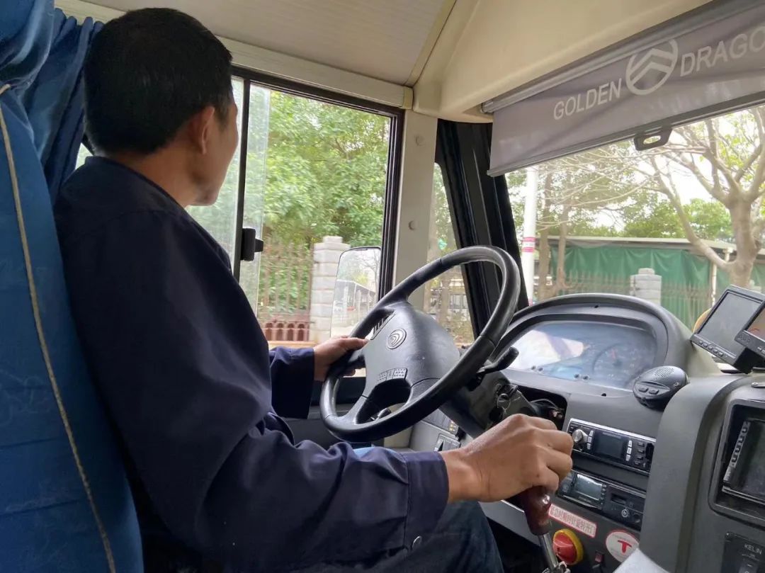 【安全童行】“為愛護航 校車安全伴我行”——金門灣幼兒園2024年校車應急逃生演練 圖片