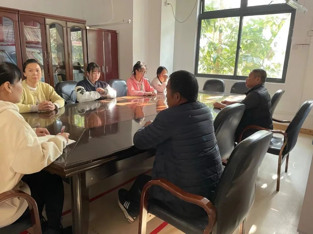 【安全童行】“為愛護航 校車安全伴我行”——金門灣幼兒園2024年校車應急逃生演練 圖片