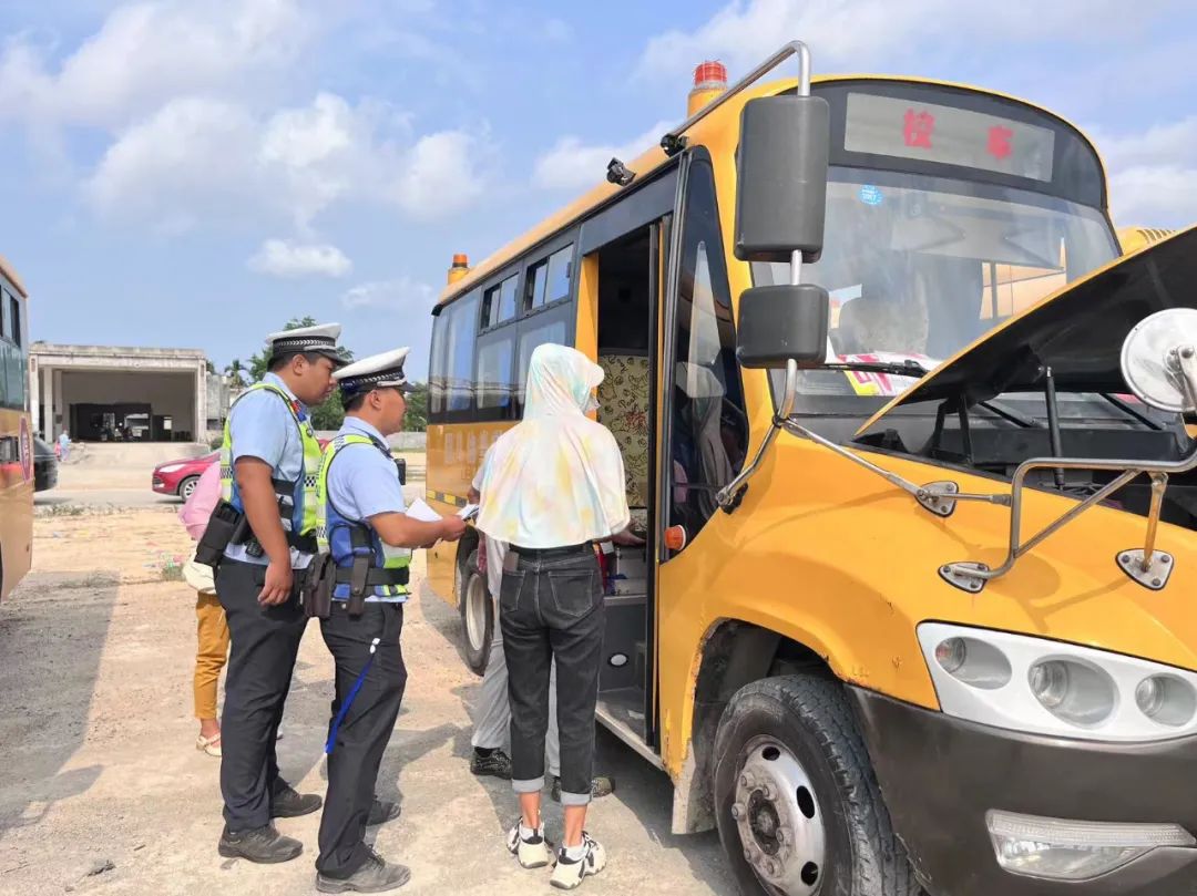 崖州區(qū)教育局聯(lián)合相關部門開展2024年校車安全專項檢查/ 圖片