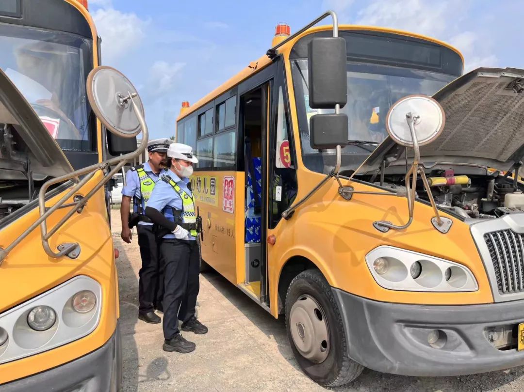 崖州區(qū)教育局聯(lián)合相關部門開展2024年校車安全專項檢查/ 圖片