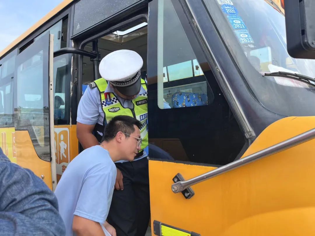 崖州區(qū)教育局聯(lián)合相關部門開展2024年校車安全專項檢查/ 圖片