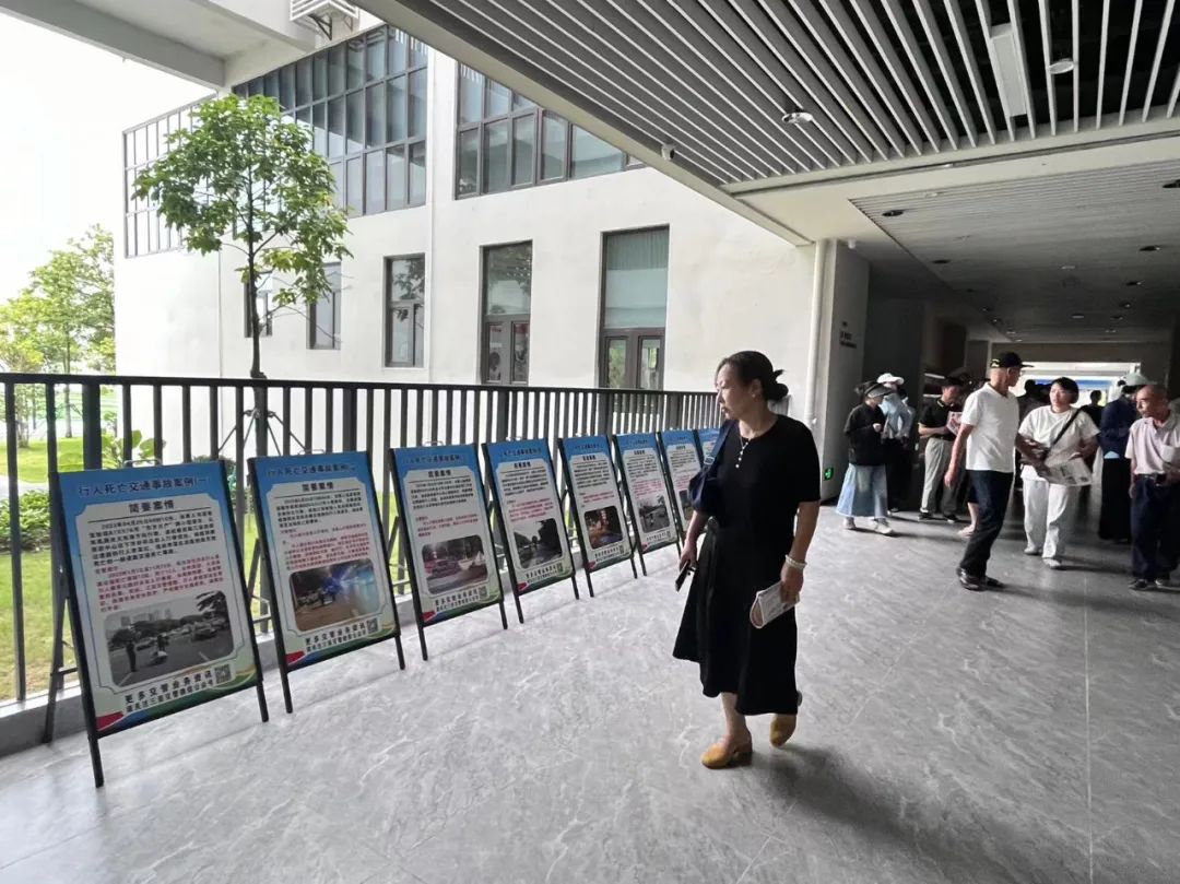 崖州區(qū)教育局聯(lián)合相關部門開展2024年校車安全專項檢查/ 圖片