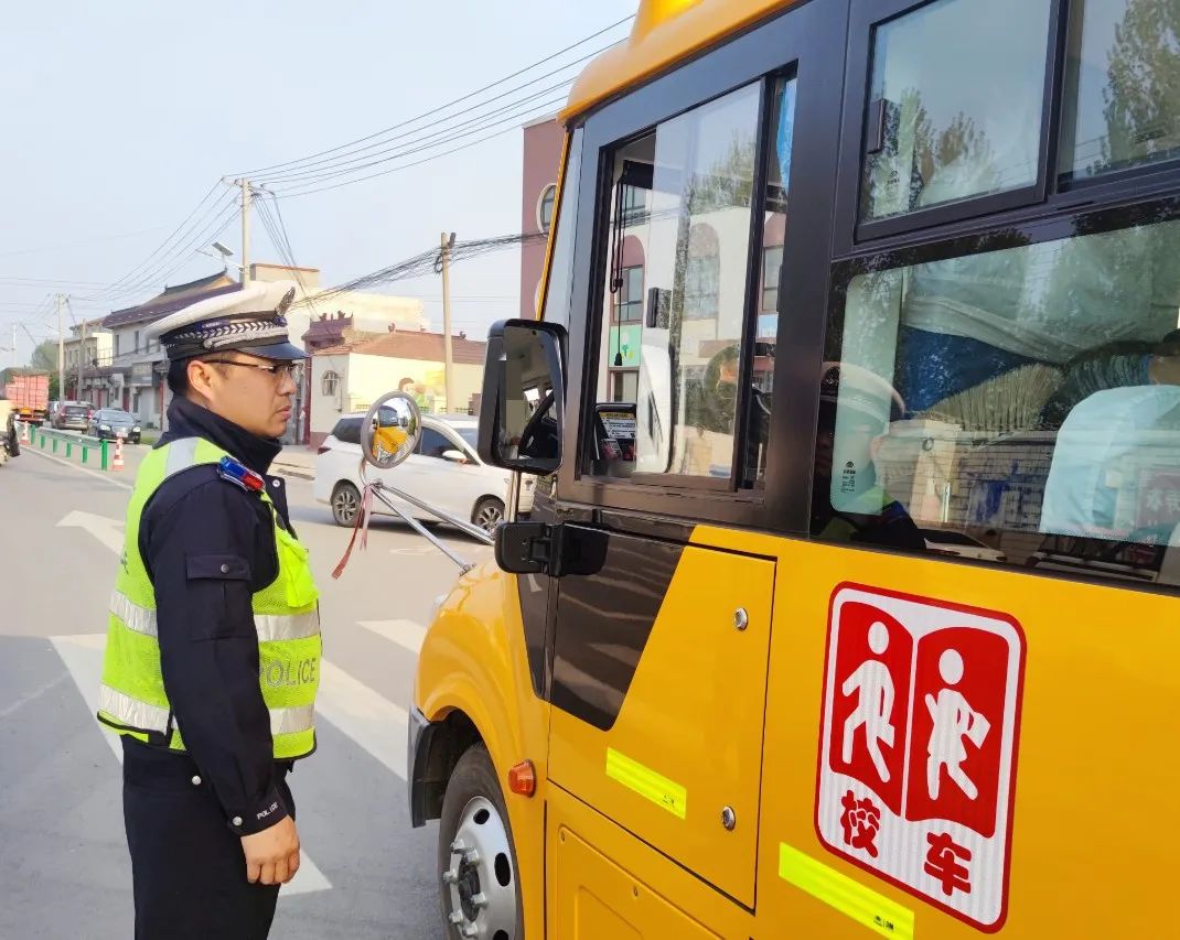 【春季行動】沁陽公安交警開展校車安全大檢查，筑牢學生出行安全防線