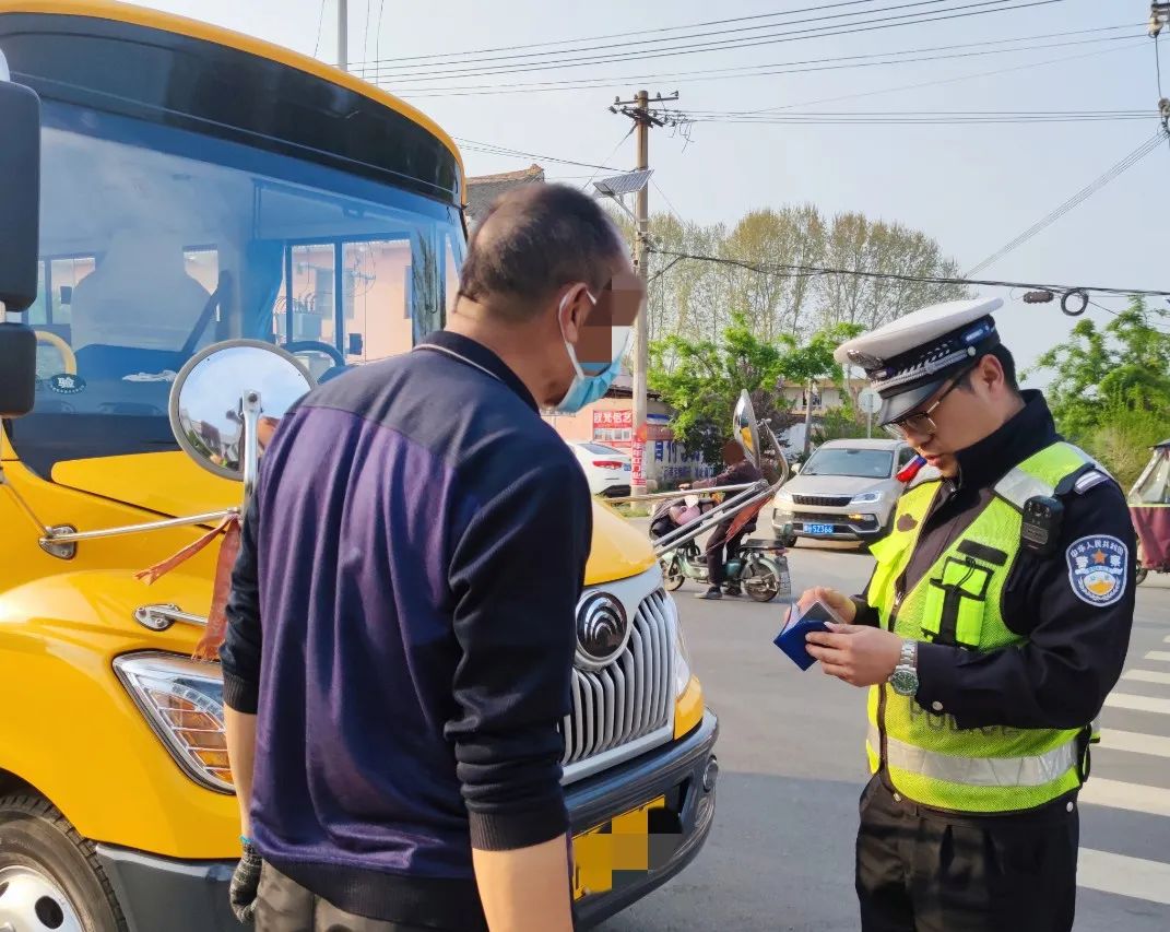 【春季行動】沁陽公安交警開展校車安全大檢查，筑牢學生出行安全防線