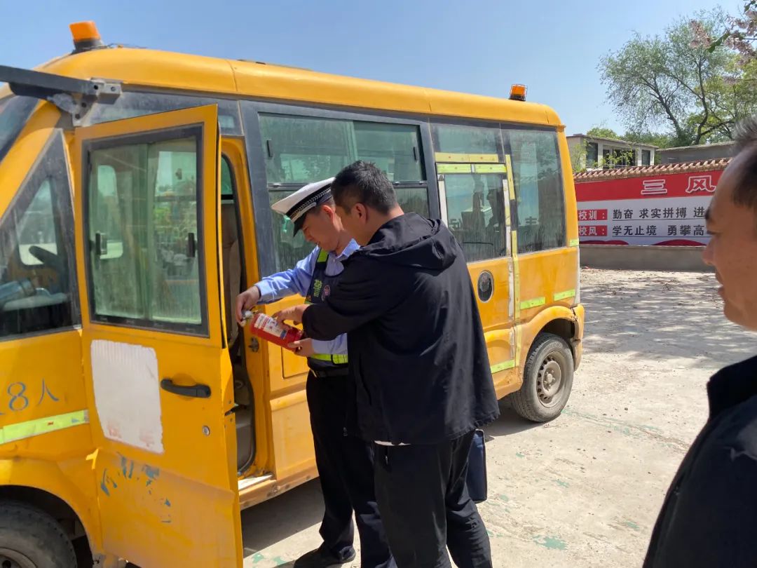 春季行動(dòng)|強(qiáng)化校車安全“大檢查” 擰緊校車出行“安全閥” 圖片