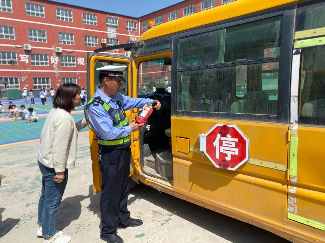春季行動(dòng)|強(qiáng)化校車安全“大檢查” 擰緊校車出行“安全閥” 圖片