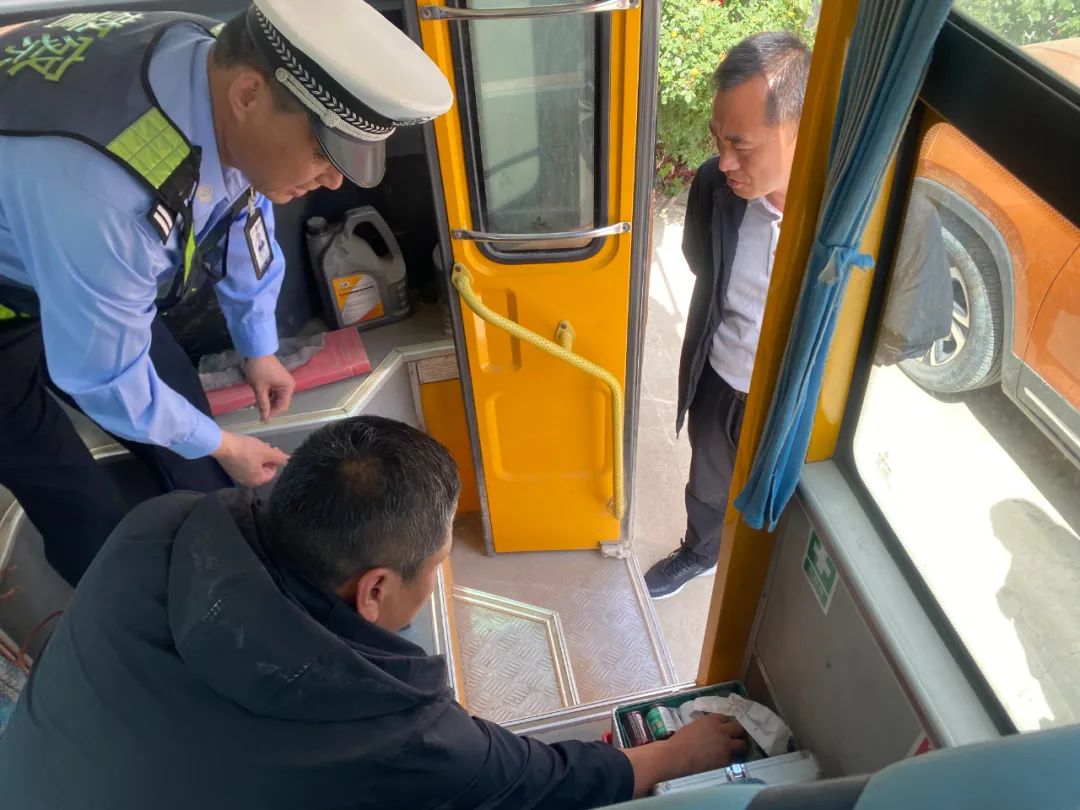 春季行動(dòng)|強(qiáng)化校車安全“大檢查” 擰緊校車出行“安全閥” 圖片