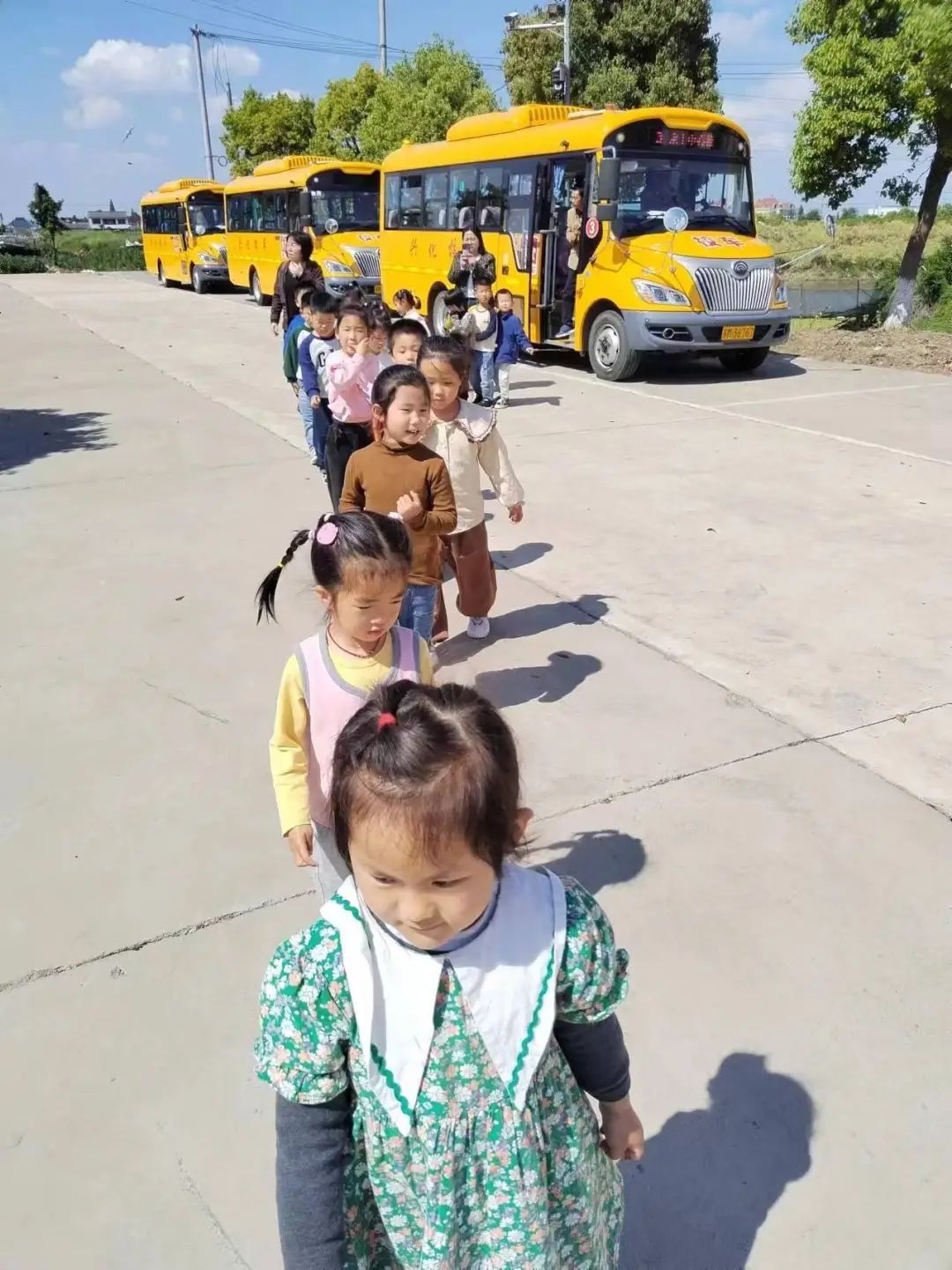 心系安全，平安乘車——興化市永豐鎮(zhèn)中心幼兒園校車安全演練
