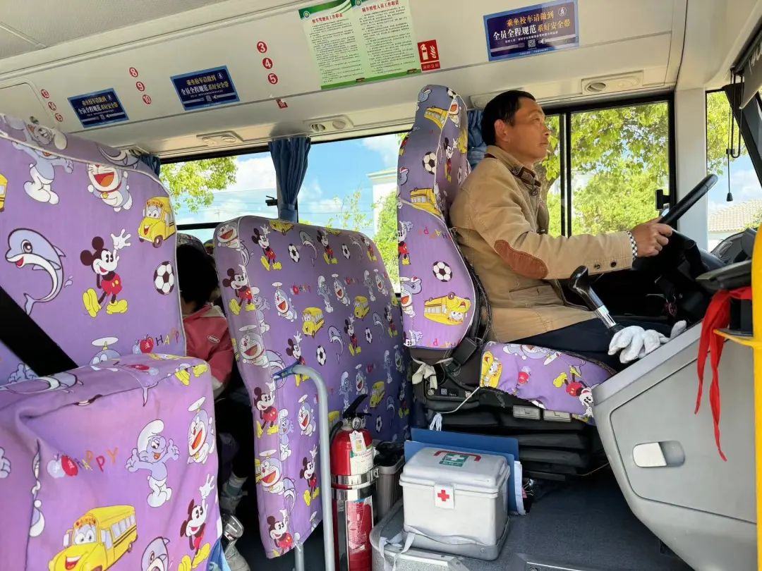 心系安全，平安乘車——興化市永豐鎮(zhèn)中心幼兒園校車安全演練