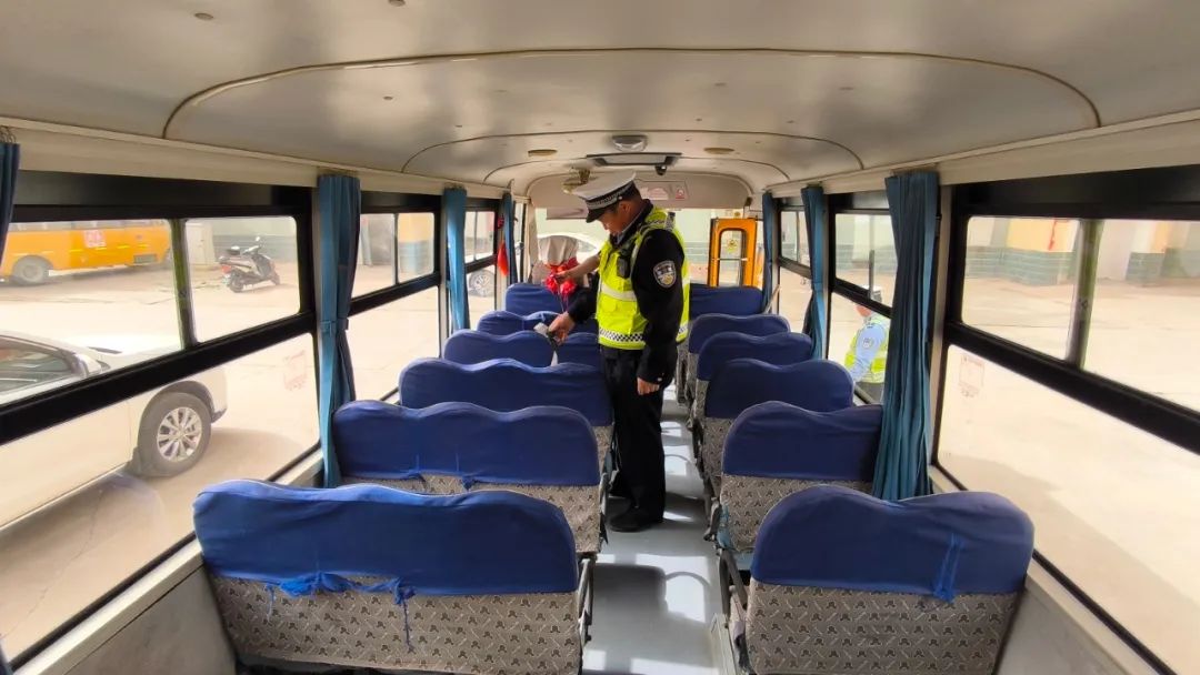 強(qiáng)化校車安全“大檢查”，擰緊校車出行“安全閥”
