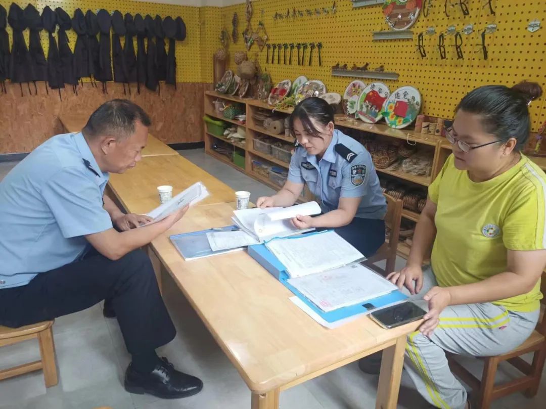 全國(guó)安全生產(chǎn)月丨正陽(yáng)公安交警進(jìn)校園開展校車安全檢查/ 圖片