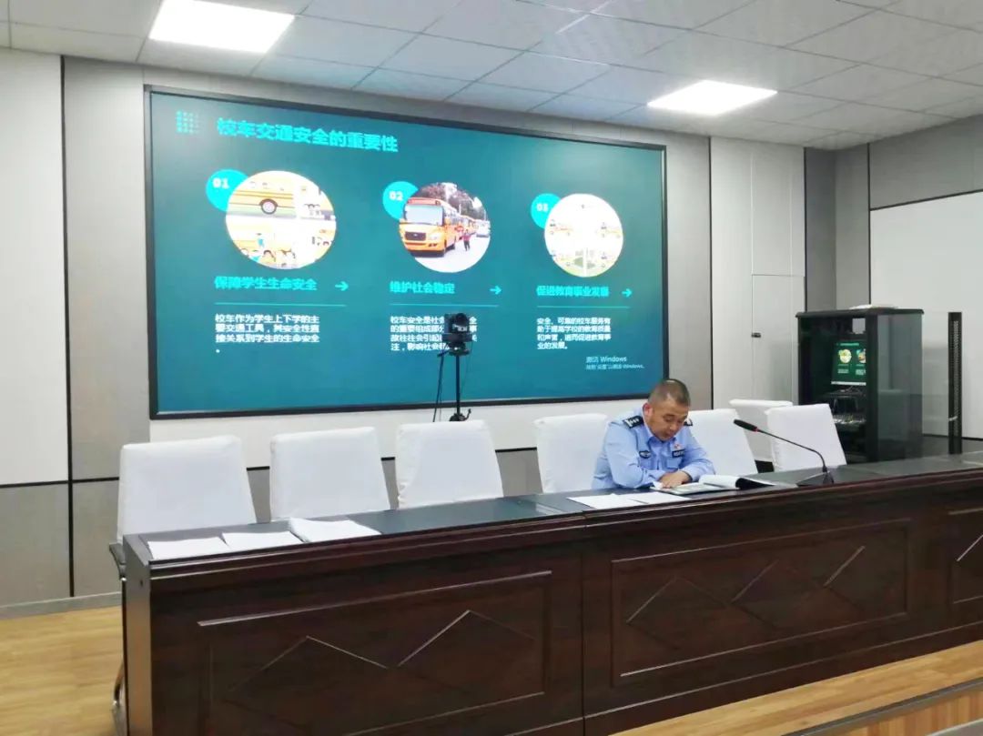 打造“六型公安”——服務(wù)篇丨交警大隊:開展校車駕駛員道路交通安全講座 擰緊校車“安全閥” 圖片