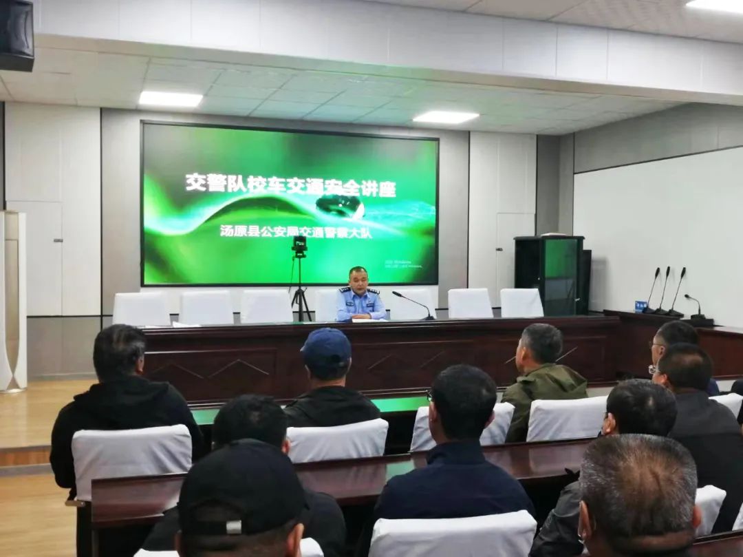 打造“六型公安”——服務(wù)篇丨交警大隊:開展校車駕駛員道路交通安全講座 擰緊校車“安全閥” 圖片
