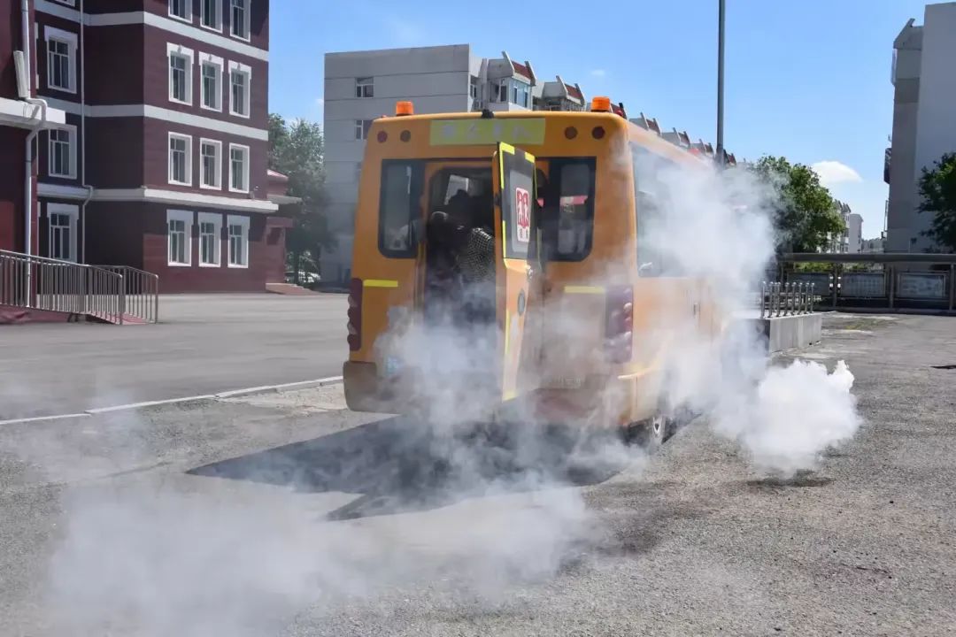 潤心德育|大慶市第二十四中學(xué)校車安全疏散演練 圖片