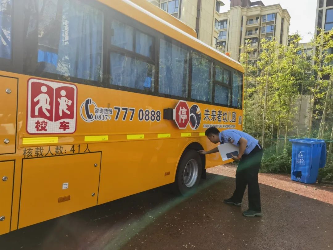 擰緊校車“安全閥” ，守護學(xué)生“平安路”