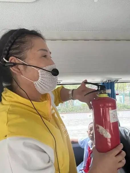 平安乘車 安全“童”行——白廟小學(xué)開展校車安全教育系列活動(dòng) 平安乘車 安全“童”行——白廟小學(xué)開展校車安全教育系列活動(dòng)