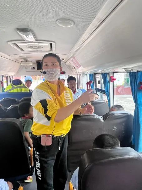 平安乘車 安全“童”行——白廟小學(xué)開展校車安全教育系列活動(dòng) 平安乘車 安全“童”行——白廟小學(xué)開展校車安全教育系列活動(dòng)