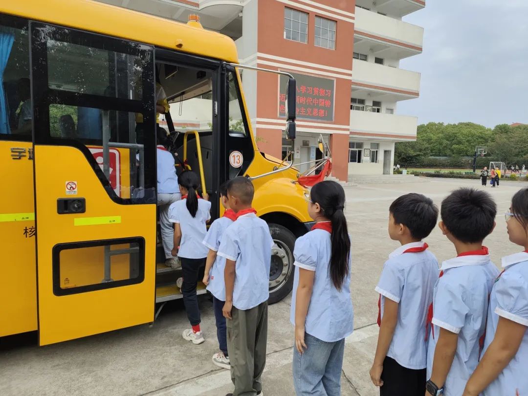 平安乘車 安全“童”行——白廟小學(xué)開展校車安全教育系列活動(dòng) 圖片