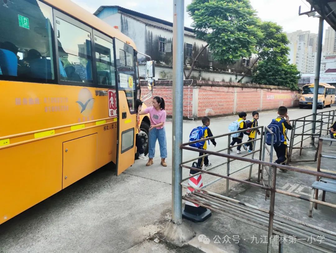 【陽光校園 活力一小】校車安全演練，為學生保駕護航
