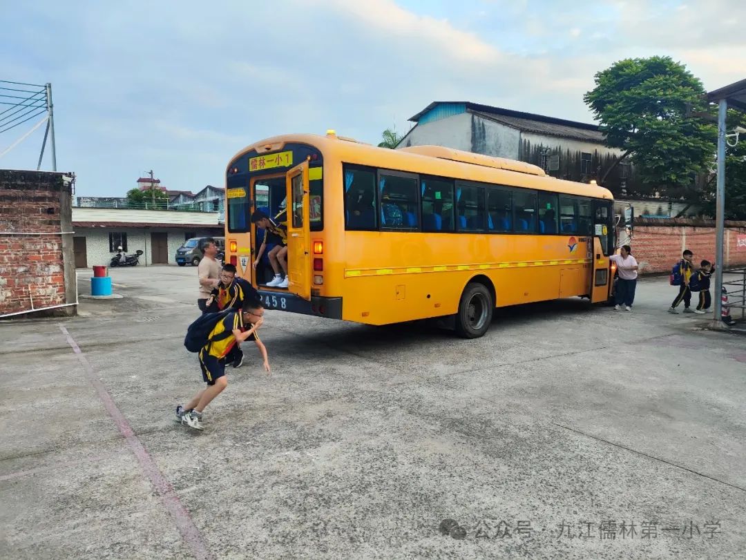 【陽光校園 活力一小】校車安全演練，為學生保駕護航