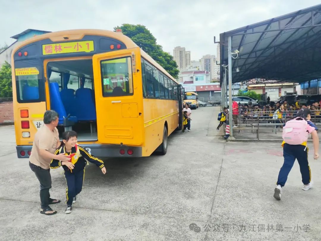 【陽光校園 活力一小】校車安全演練，為學生保駕護航