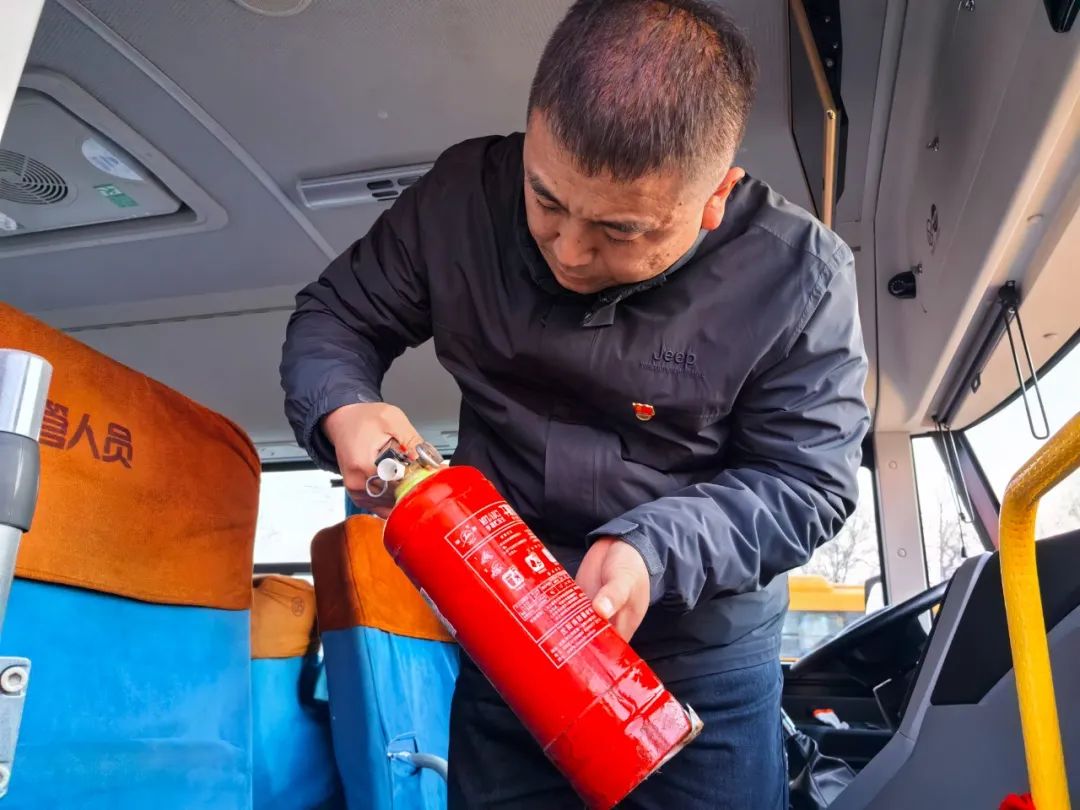 入冬之際 守護校車安全— 財落學校全面開展校車車況安全排查