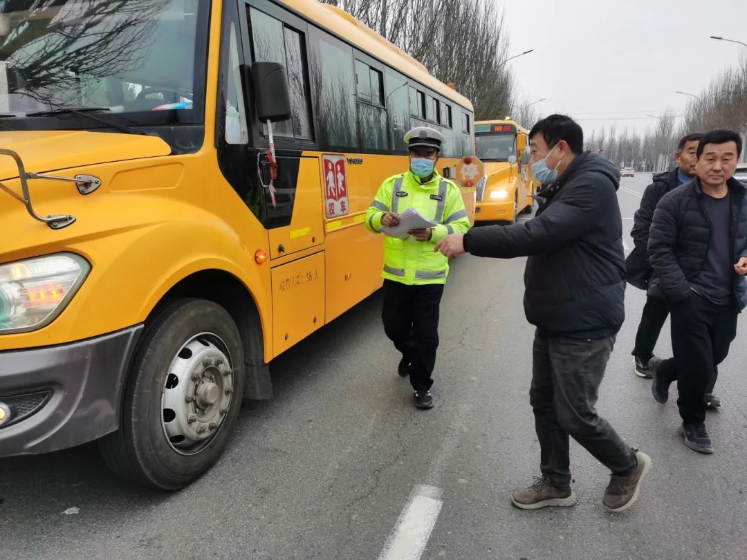 全環(huán)境立德樹人|強(qiáng)化冬季校車安全管理筑牢學(xué)生安全防線