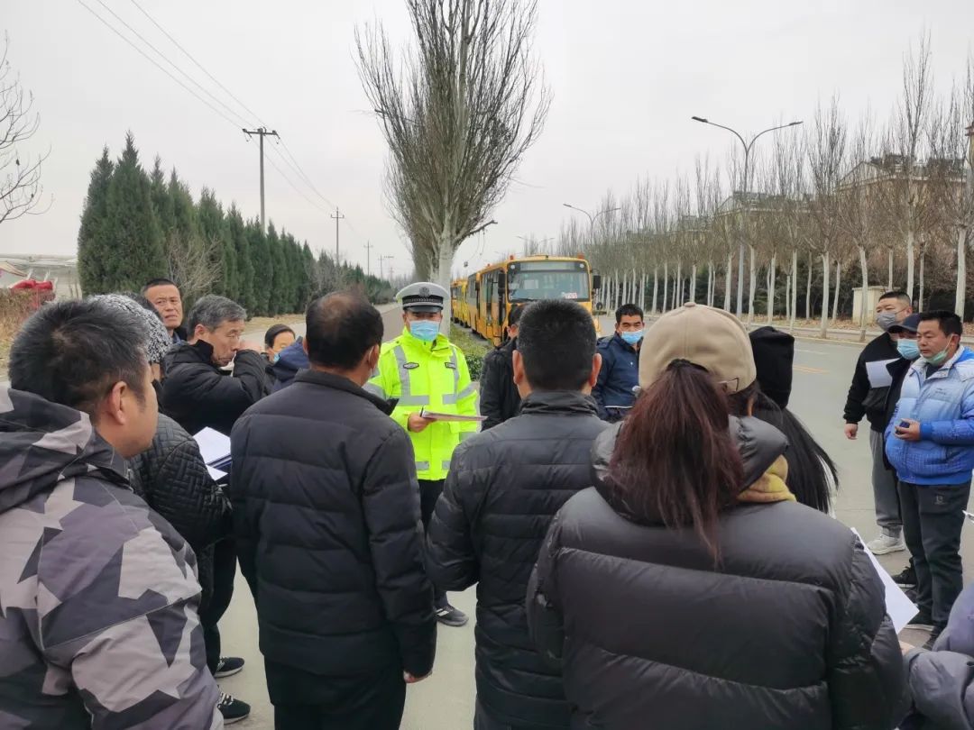 全環(huán)境立德樹人|強(qiáng)化冬季校車安全管理筑牢學(xué)生安全防線