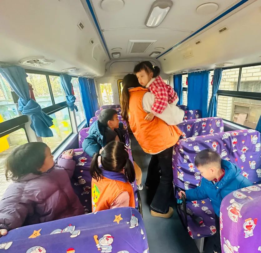 吉的堡仁智幼兒園--校車安全演練