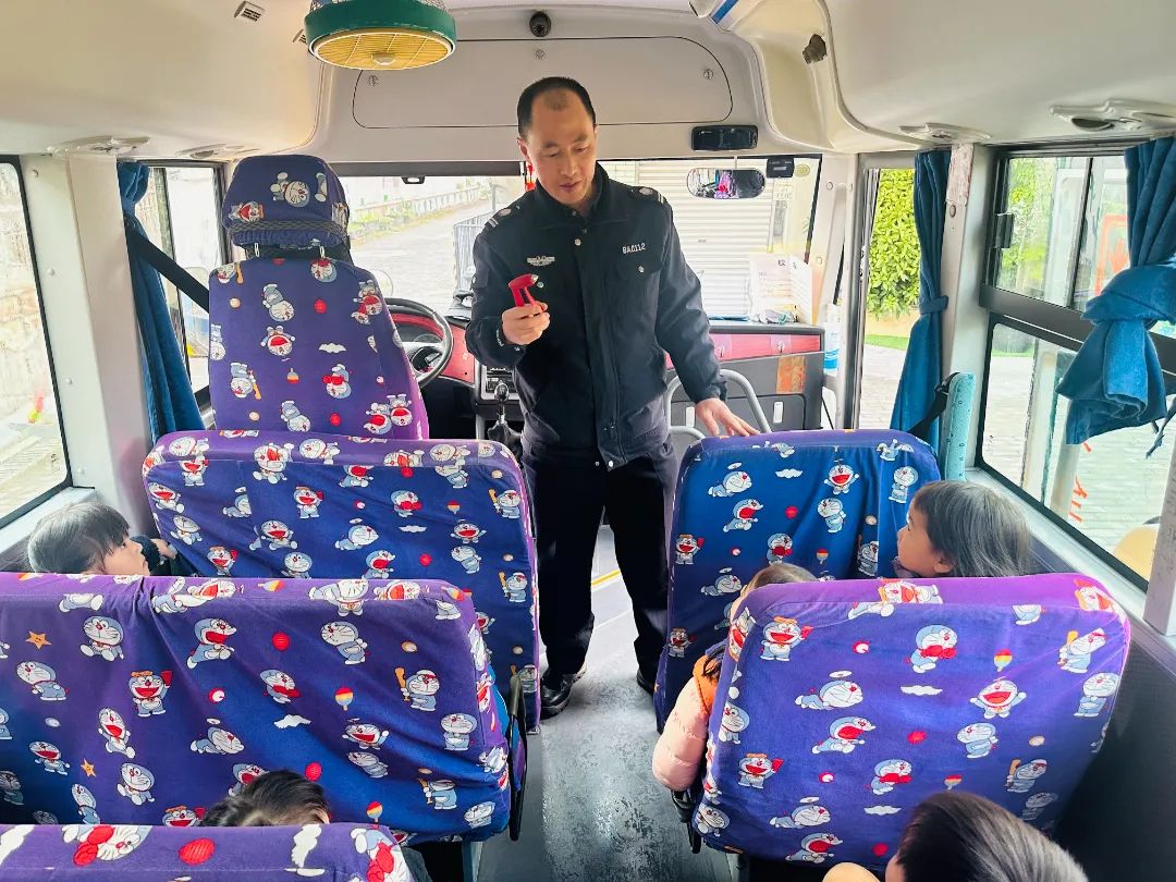 吉的堡仁智幼兒園--校車安全演練