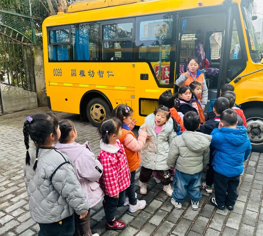 吉的堡仁智幼兒園--校車安全演練