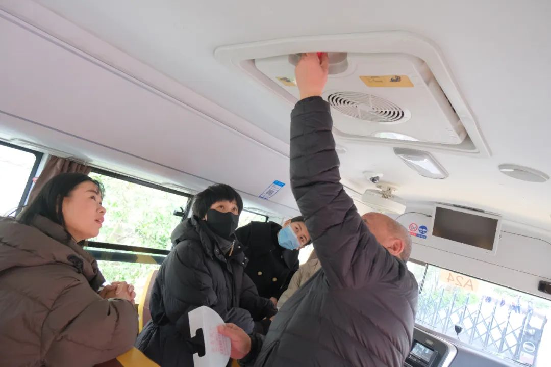 筑牢安全防線，守護(hù)校園出行——福清文光小學(xué)開(kāi)展校車安全演練與交通安全教育活動(dòng)