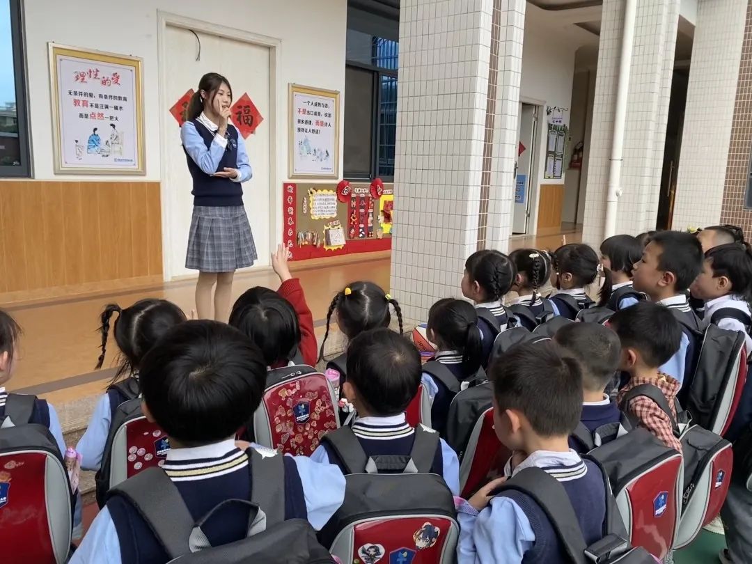 【校車(chē)安全】平安乘車(chē)，為愛(ài)護(hù)航——成田實(shí)驗(yàn)幼兒園校車(chē)安全應(yīng)急演練