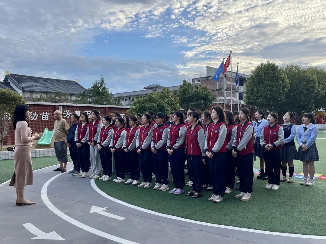 【校車(chē)安全】平安乘車(chē)，為愛(ài)護(hù)航——成田實(shí)驗(yàn)幼兒園校車(chē)安全應(yīng)急演練