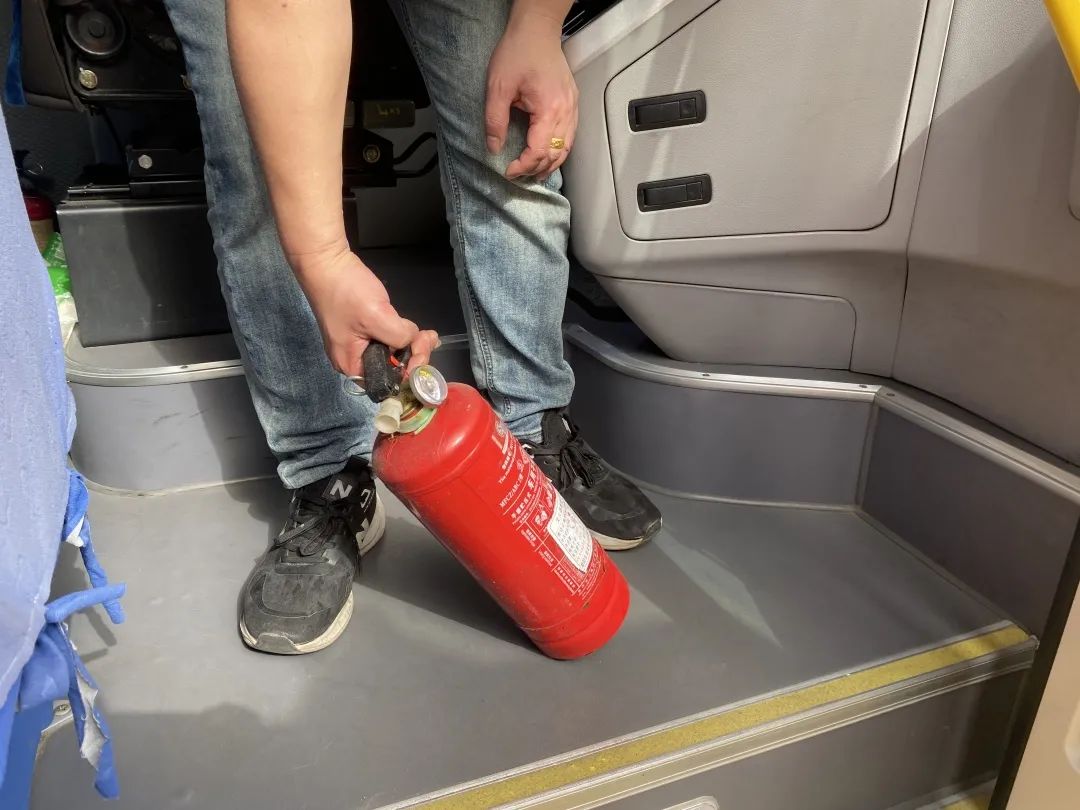 【校車(chē)安全】平安乘車(chē)，為愛(ài)護(hù)航——成田實(shí)驗(yàn)幼兒園校車(chē)安全應(yīng)急演練