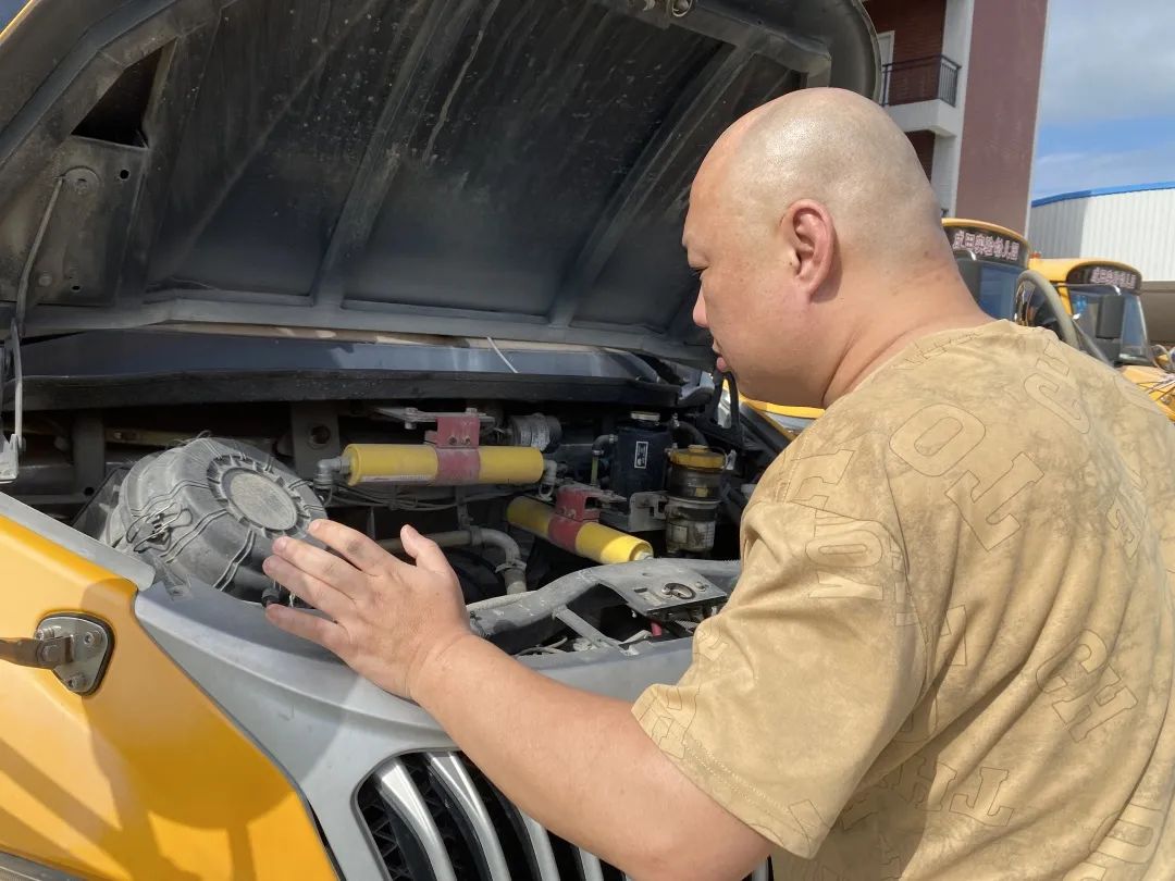 【校車(chē)安全】平安乘車(chē)，為愛(ài)護(hù)航——成田實(shí)驗(yàn)幼兒園校車(chē)安全應(yīng)急演練