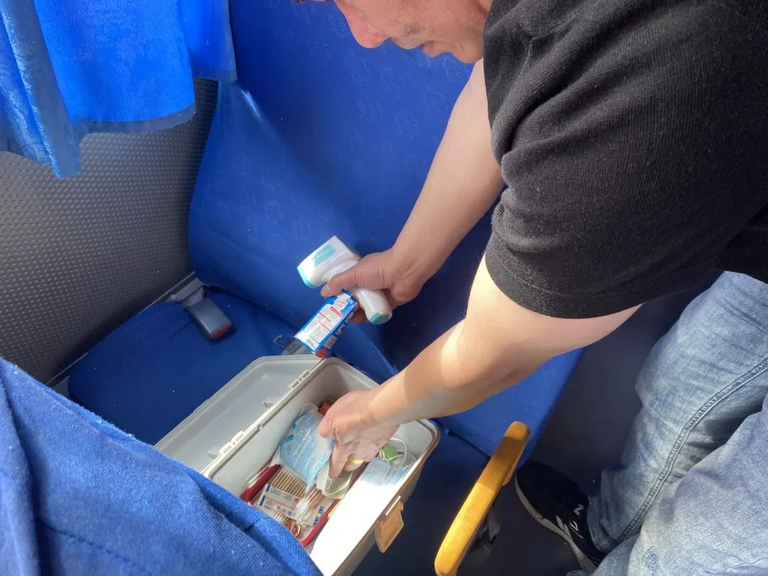 【校車(chē)安全】平安乘車(chē)，為愛(ài)護(hù)航——成田實(shí)驗(yàn)幼兒園校車(chē)安全應(yīng)急演練