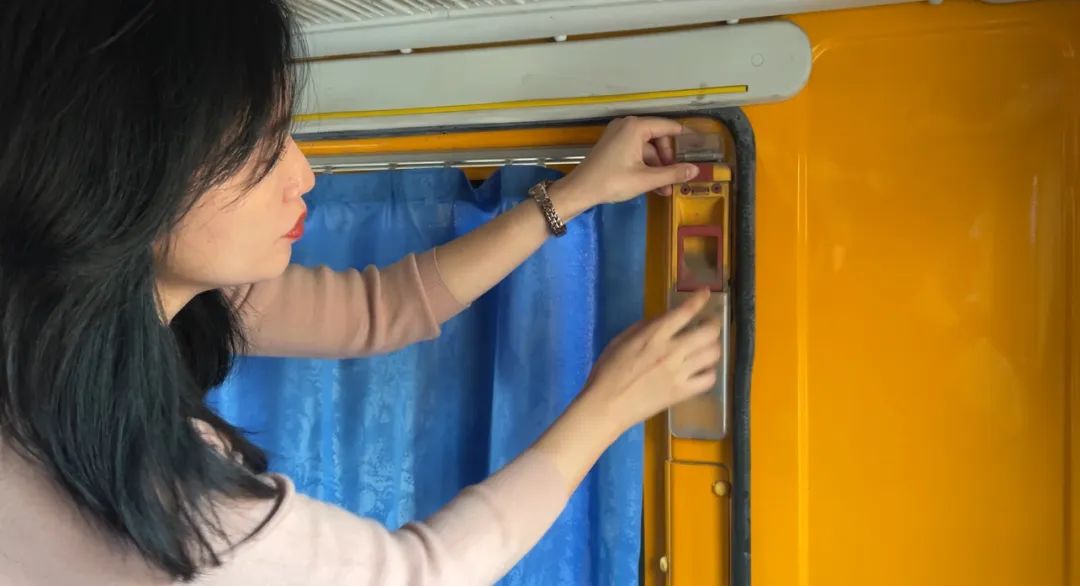 【校車(chē)安全】平安乘車(chē)，為愛(ài)護(hù)航——成田實(shí)驗(yàn)幼兒園校車(chē)安全應(yīng)急演練