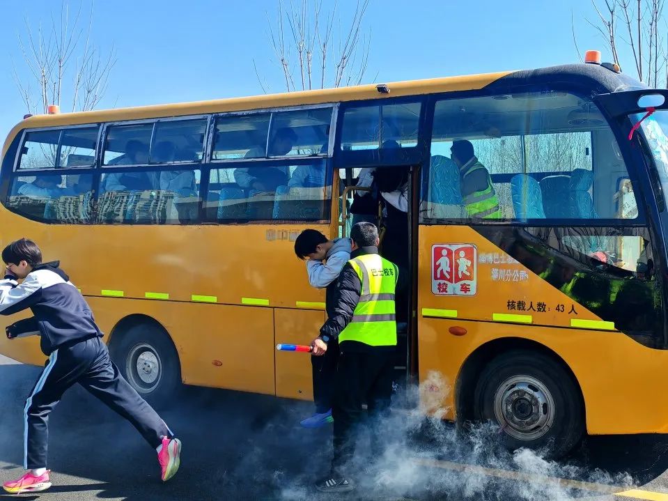 “體檢+練兵”雙管齊下丨淄川區(qū)開啟校車“全天候守護”模式 “體檢+練兵”雙管齊下丨淄川區(qū)開啟校車“全天候守護”模式