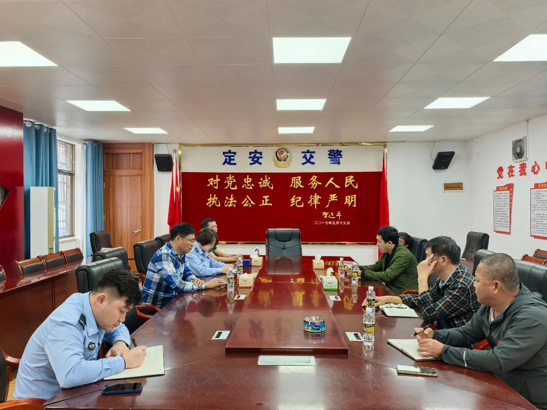 定安公安交警嚴(yán)把校車安全關(guān)，筑牢學(xué)生“安全路”！