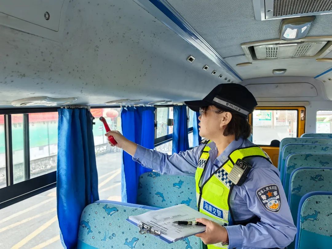 定安公安交警嚴(yán)把校車安全關(guān)，筑牢學(xué)生“安全路”！