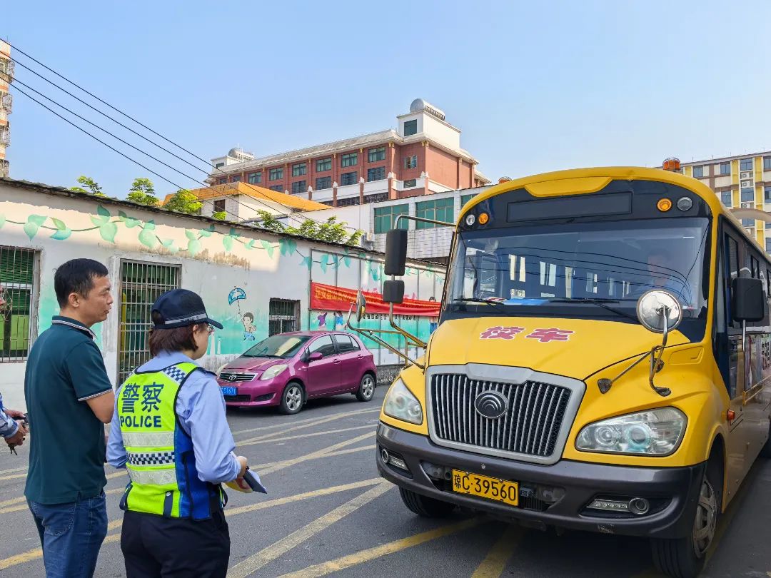 定安公安交警嚴(yán)把校車安全關(guān)，筑牢學(xué)生“安全路”！