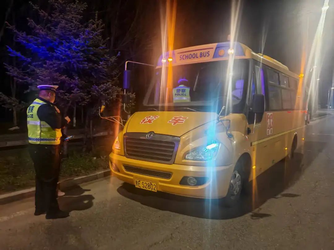 春季行動丨大慶交警聯(lián)合教育局開展校車專項(xiàng)安全檢查暨警示教育安全培訓(xùn)會/ 圖片