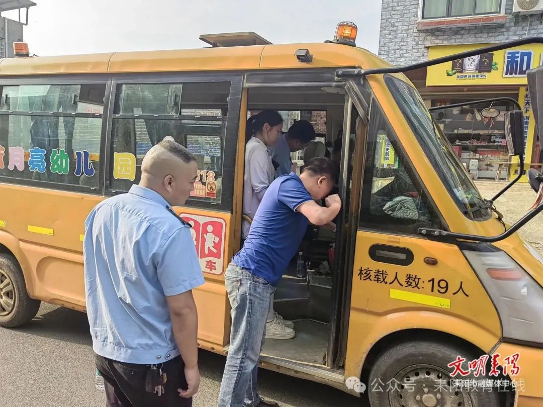 導(dǎo)子鎮(zhèn):校車安全“大體檢” 筑牢學(xué)生“平安路” 導(dǎo)子鎮(zhèn):校車安全“大體檢” 筑牢學(xué)生“平安路”