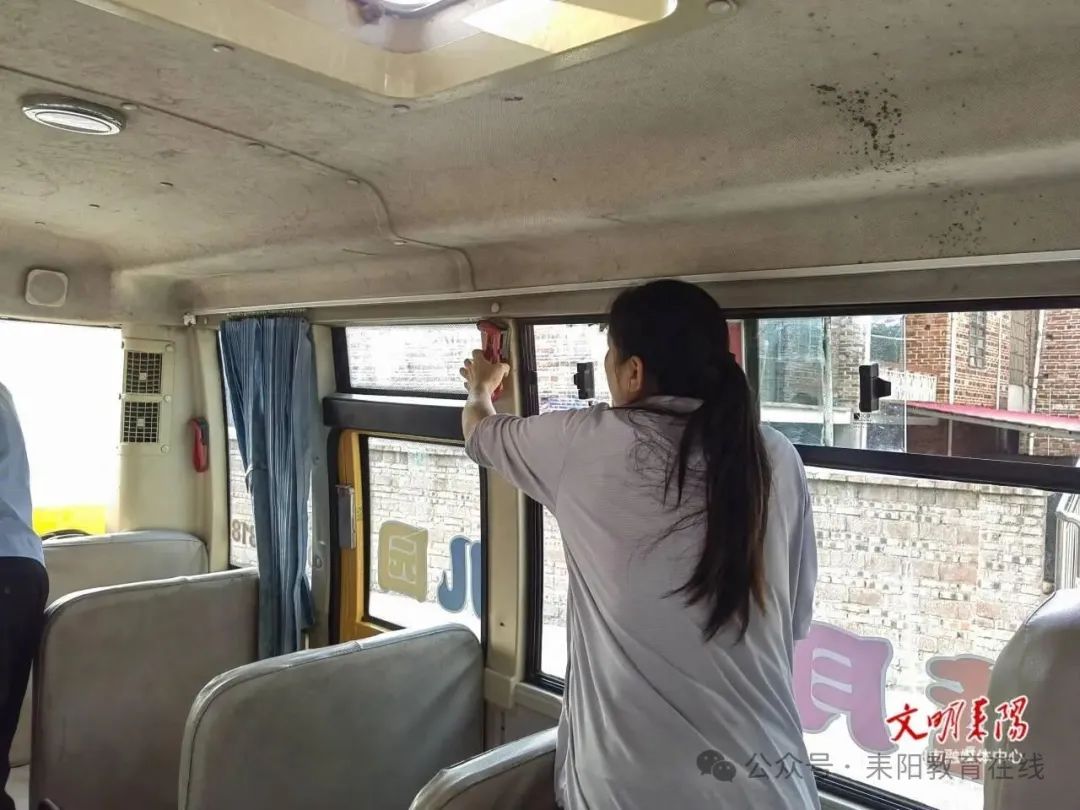 導(dǎo)子鎮(zhèn):校車安全“大體檢” 筑牢學(xué)生“平安路” 導(dǎo)子鎮(zhèn):校車安全“大體檢” 筑牢學(xué)生“平安路”